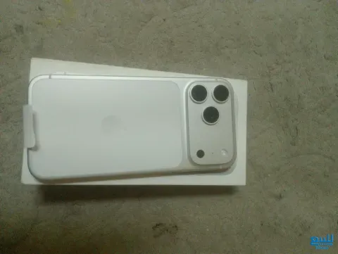 للبيع جهاز آيفون 17 برو ماكس (iPhone 17 Pro Max) باللون فضي