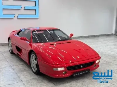 فيراري F355 موديل 1995 كلاسيك أحمر ومقصورة سوداء - قير عادي