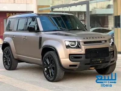 لاند روفر ديفيندر أوكتا 2026 أسود وذهبي - بحالة الممتاز وتحت