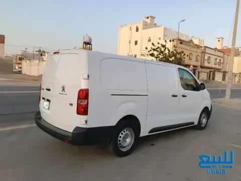 سيارة للتنازل - بيجو 404 بحالة ممتازة