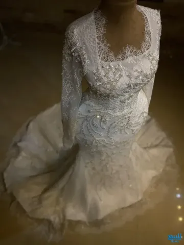 فستان زفاف للبيع وزن 65 مع طرحه